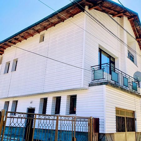 Niya Guest House Beli Iskar Exteriér fotografie