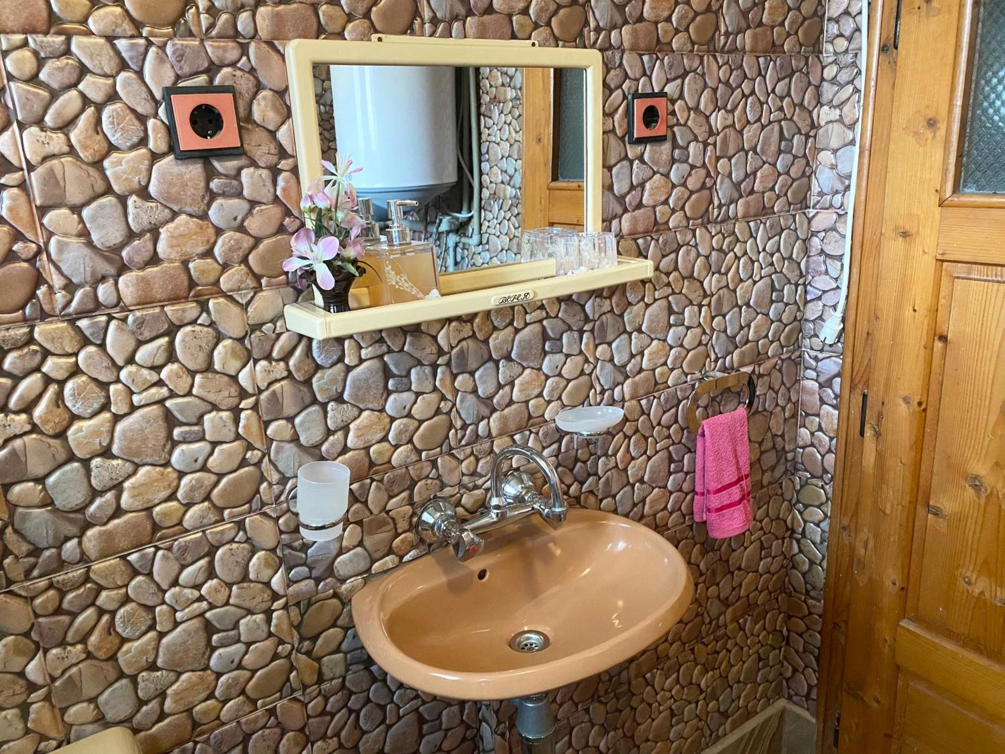 Niya Guest House Beli Iskar Exteriér fotografie